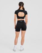 Adapt Seamless Crop Top - Black - Image 4