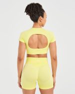 Adapt Seamless Crop Top - Spring Yellow - Image 2