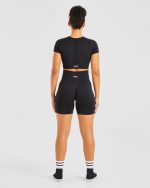 Empower Seamless Crop Top - Black - Image 4